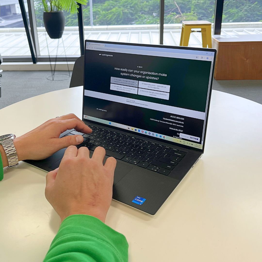 A amn using a laptop to take the workingmouse quiz.